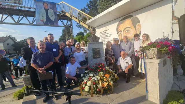 Dobrivoje Topalović dobio spomen-bistu u rodnoj Preljini / foto: RINA