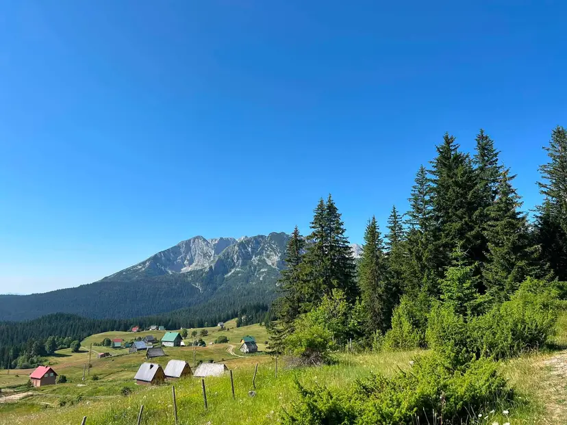 Posebno selo na Balkanu, evo i zbog čega: Bosača - jedino stalno naseljeno mesto na 1.600 metara nadmorske visine, prizori oduzimaju dah (FOTO)