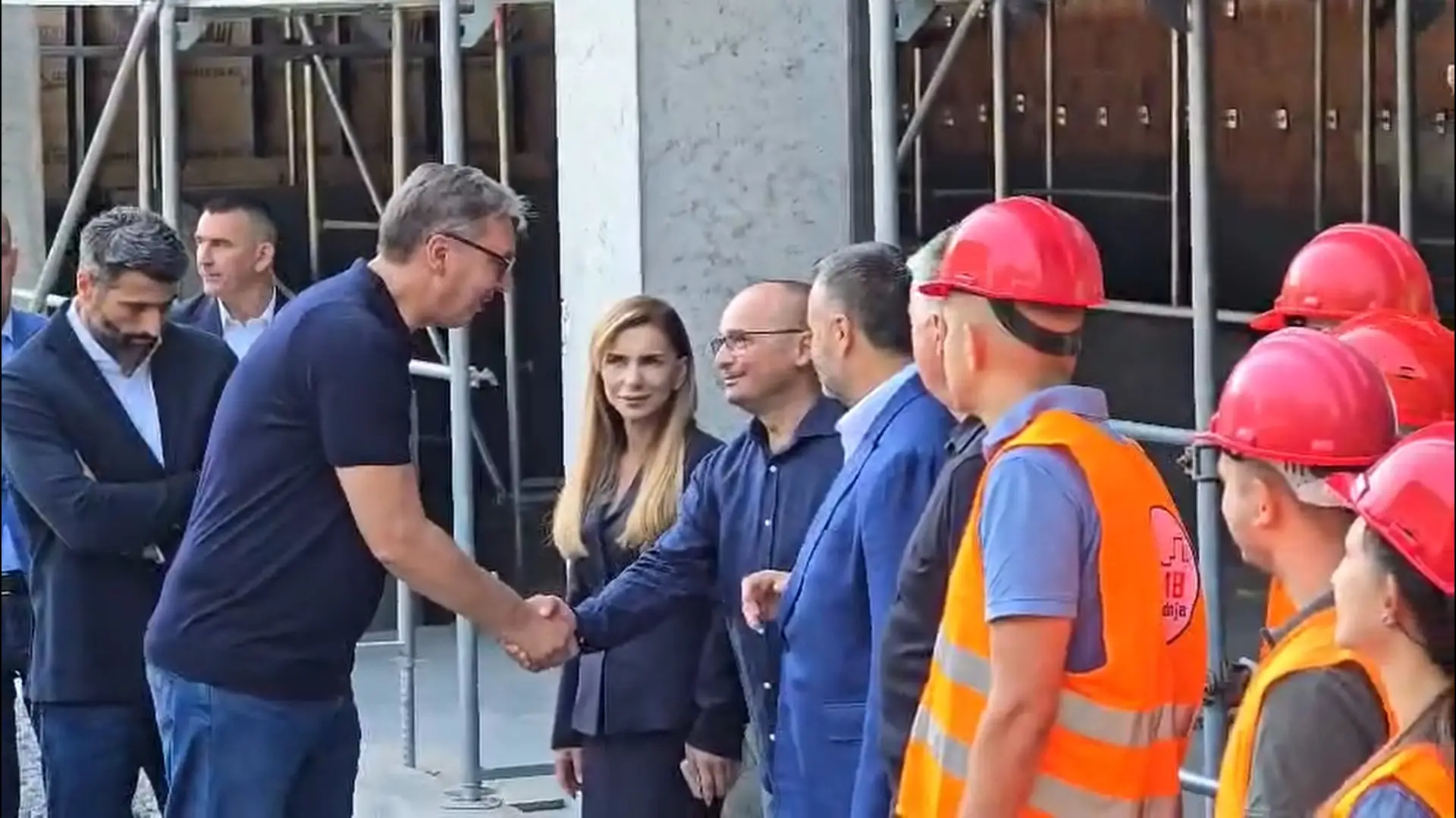 Da svaka majka poželi ponovo da se vrati u to porodilište: Vučić obišao radove na sanaciji i adaptaciji klinike u Tiršovoj (FOTO)