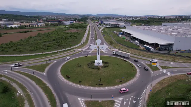 Đurđevdanski krst visok 18 metara i privlači veliku pažnju/ Foto: RINA