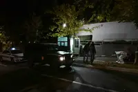 Teroristički napad u Beogradu: Maloletnik noževima napao policajca ispred ambasade Izraela (FOTO)(VIDEO)