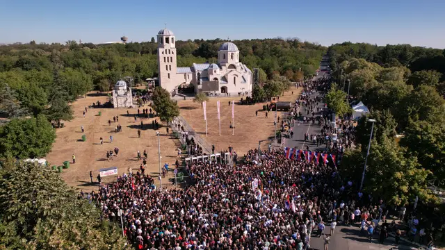 Reke ljudi pristižu danas u Beograd / foto: RINA
