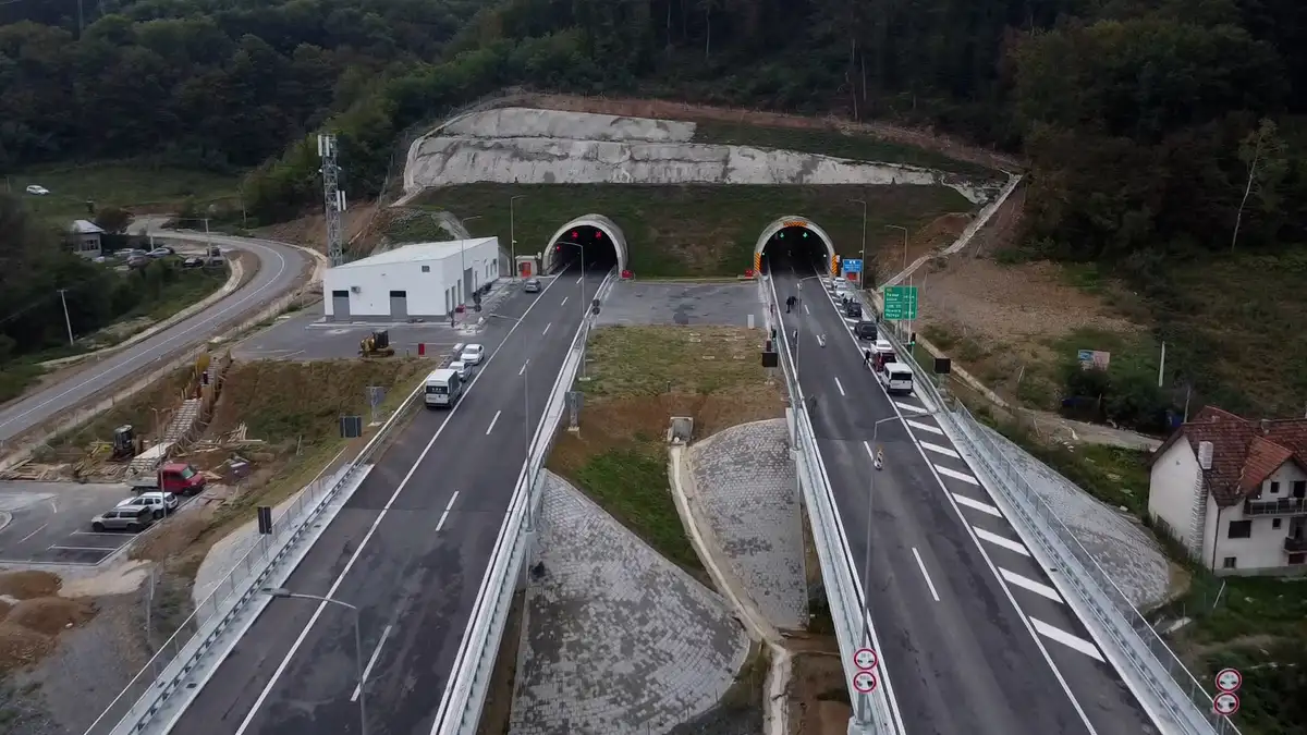 Drama na auto-putu „Miloš Veliki“: Automobil užičkih tablica jutros vozio u kontra smeru kod Pakovraća, ljudi u neverici