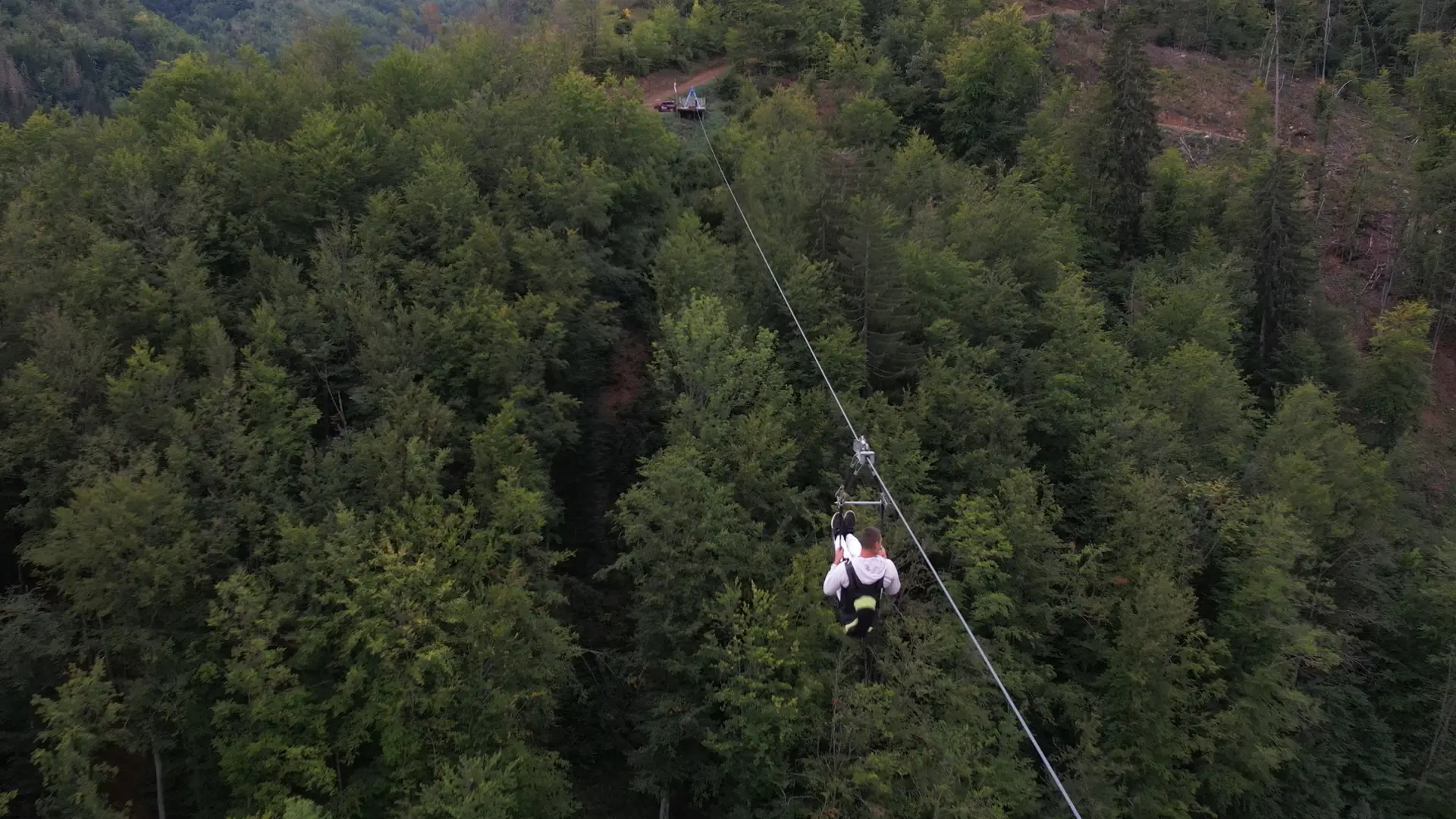Neverovatna turistička atrakcija, a sve je počelo od jedne sajle: Zlatiborski zipline u selu Ljubiš najduži u regionu - upravo ovako izgleda spust (FOTO)(VIDEO)