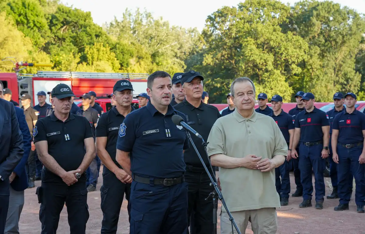 Požar u Deliblatskoj peščari zahvatio oko 2.000 hektara, naselja zasad bezbedna