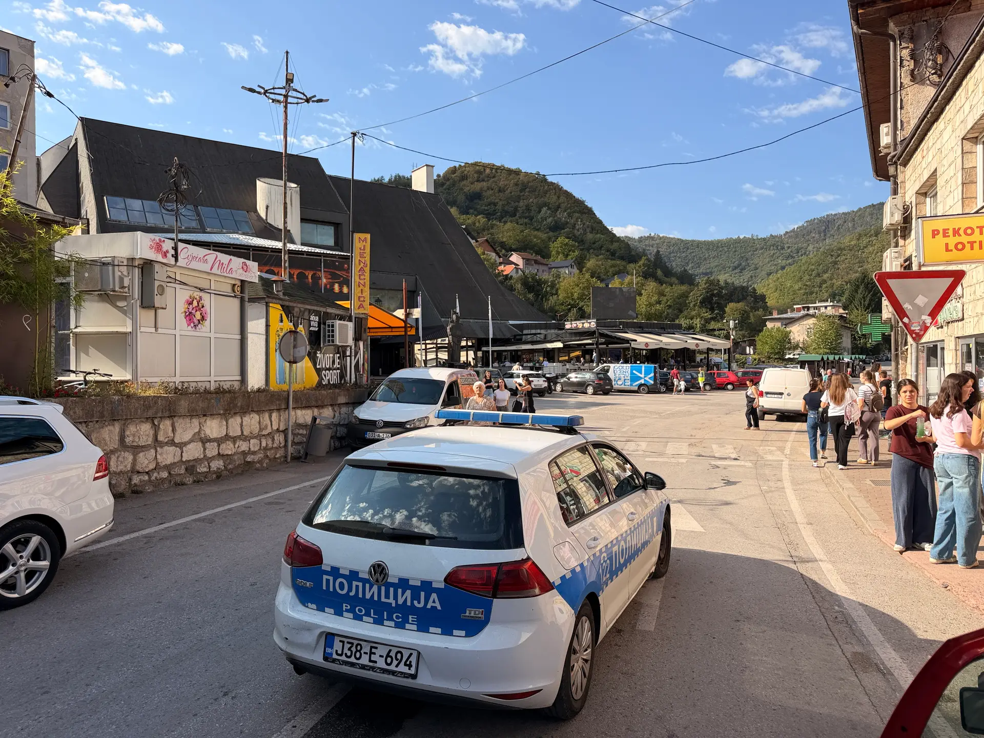 Užas u BIH, poginuo maloletnik: Stravična nesreća u Ljubuškom, sudarili se bicikl i automobil