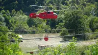 Spašene ugrožene kuće: Preko 100 vatrogasaca na terenu a crveni Kamov se ne gasi - dramatične slike iz doline Ibra, vatra zahvatila 80 hektara šume (FOTO)(VIDEO)