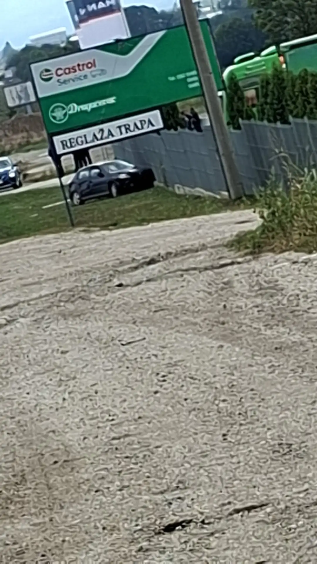 Težak udes na Ibarskoj magistrali kod Čačka: Automobil potpuno slupan posle sudara sa kamionom, stvaraju se ogromne gužve (FOTO)