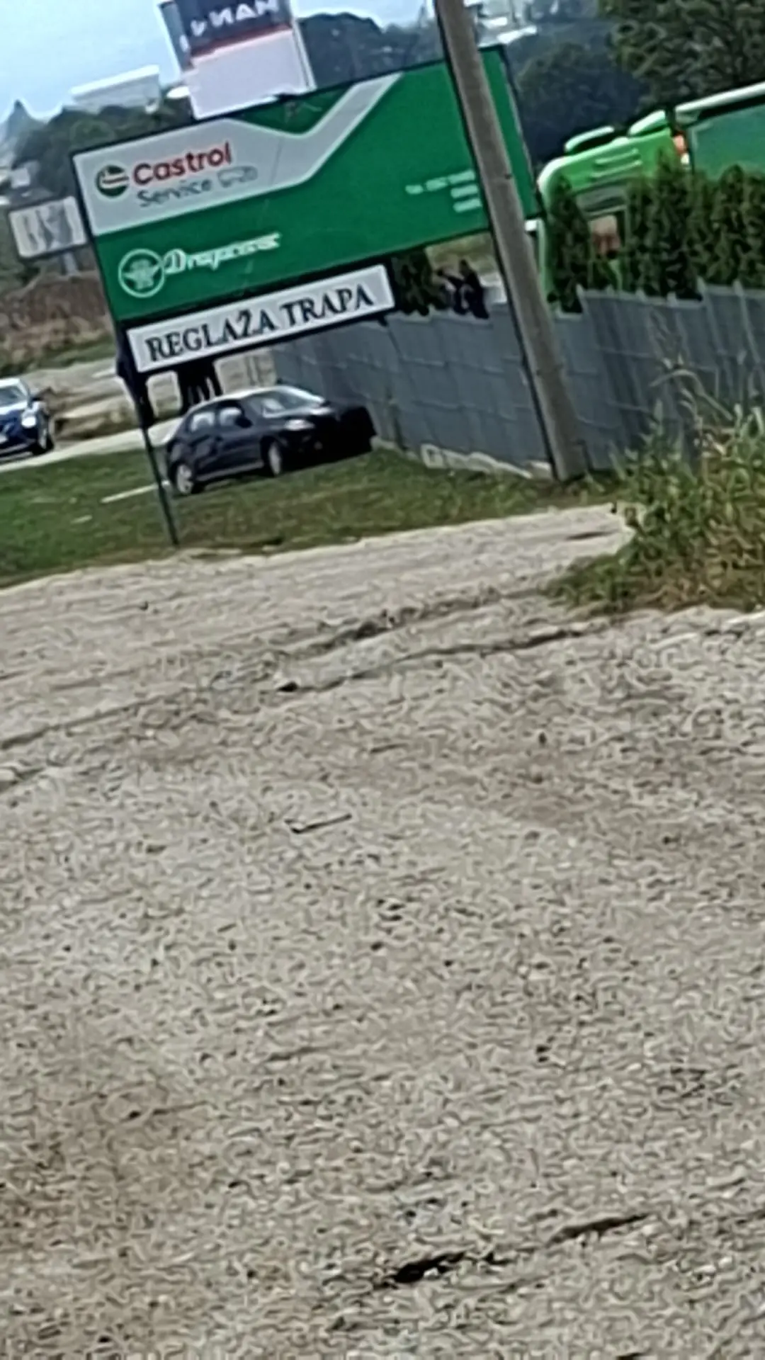 Težak udes na Ibarskoj magistrali kod Čačka: Automobil potpuno slupan posle sudara sa kamionom, stvaraju se ogromne gužve (FOTO)