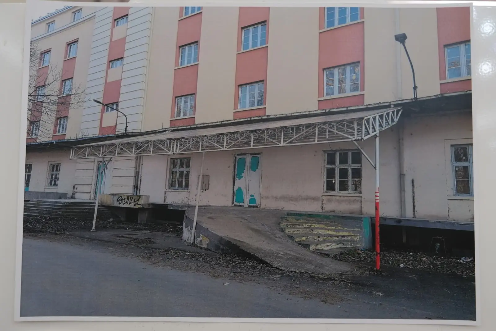 Neće više biti liste čekanja: Nekadašnji stari magacin u Smederevu potpuno se rekonstruiše u najsavremeniji vrtić - ovo je vest na koju su roditelji dugo čekali (FOTO)