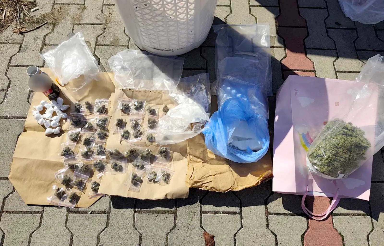 Više od 1,2 kilograma droge pronađeno na Čukarici: Uhapšen muškarac