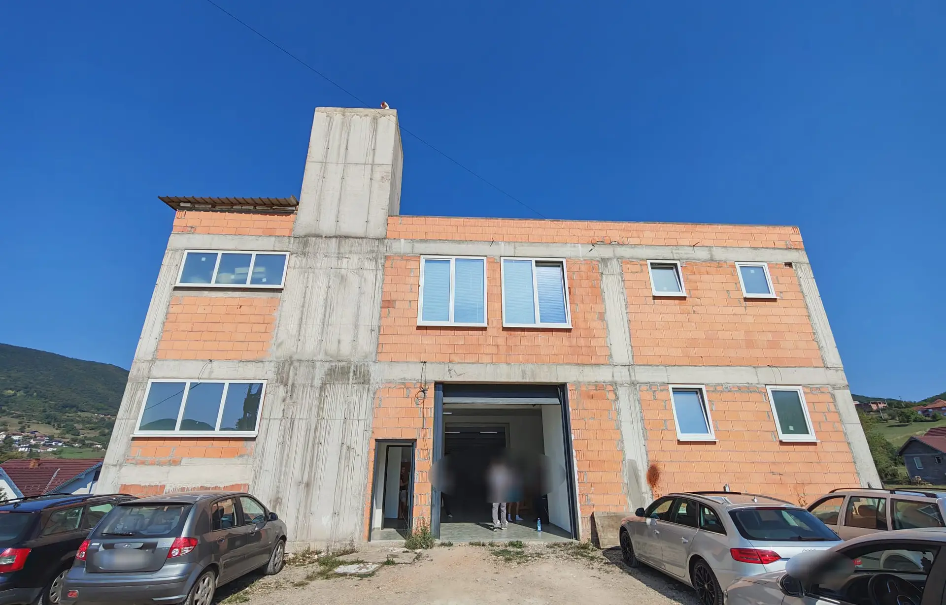 U Novom Pazaru uhapšen muškarac zbog prodaje falsifikovane robe vredne više od 13,6 miliona dinara