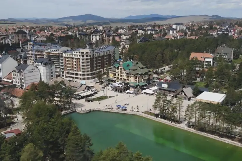 Nikad puniji Zlatibor: Srpska planina ovog leta obara sve rekorde posećenosti - najčešći gosti Bosanci i Crnogorci, ali tu su Kinezi i Rumuni