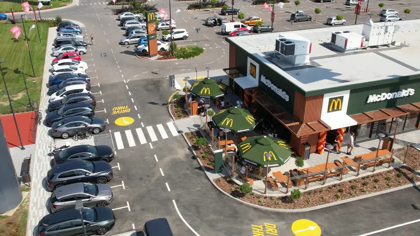 Ovde je jutros u Čačku bila najveća gužva: Nakon više od 20 godina ponovo otvoren McDonalds - građani oduševljeni (FOTO)(VIDEO)