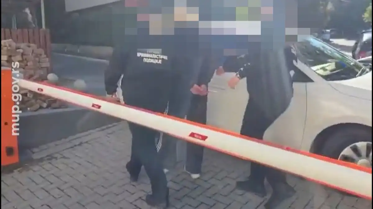 Novac firme završio u stanu na Vračaru: Uhapšeni direktorka iz Beograda i muškarac iz Čačka (VIDEO)