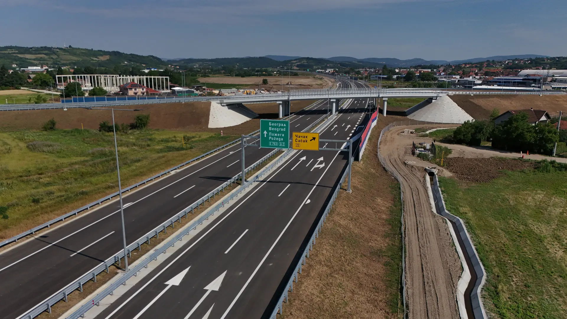 Vozači oprez na Moravskom koridoru: U dužini od skoro kilometar zatvorene su vozna i zaustavna traka, radovi se izvode i na drugim deonicama