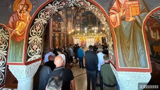 Veliki broj vernika u crkvi Svetog Lazara na Ljubić brdu, foto: RINA