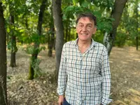 Ovo je čovek koji pomaže uplašenim Čačanima: Dejan je stručnjak za bezbedno hvatanje zmija, ovih dana mu se telefon usijao od poziva (FOTO)