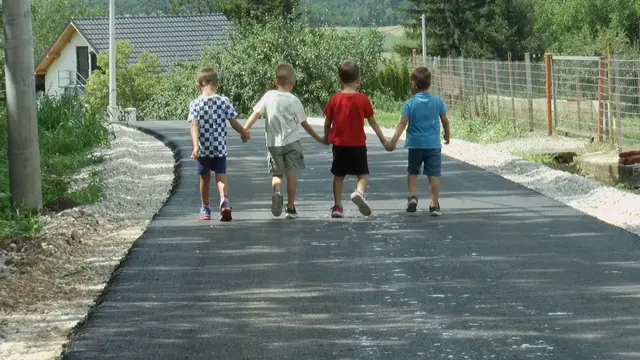 Zaseok Ilijak kod Čačka pun života / foto: RINA