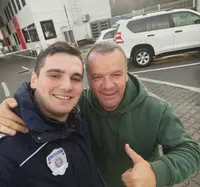 Čekali tri sata pored puta, niko nije stao da im pruži pomoć osim Stefana: Granični policajac pomogao porodici u nevolji - vratio nam je veru u dobre ljude (FOTO)