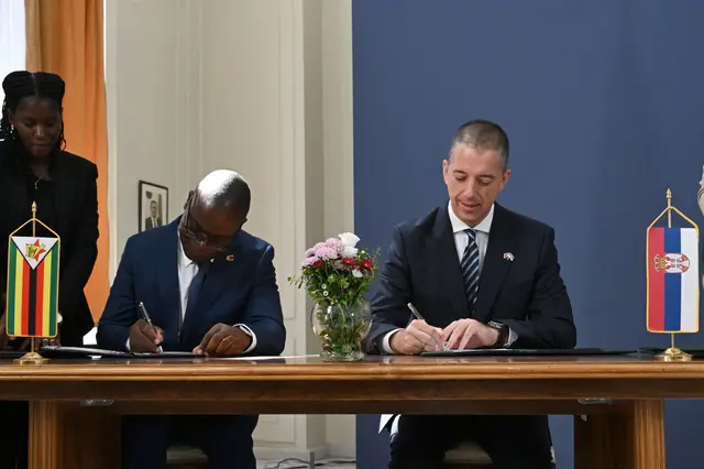 Ministri spoljnih poslova Srbije i Zimbabvea Marko Đurić i Amon Murvira nakon sastanka u Beogradu. -
Foto: Ministarstvo spoljnih poslova Republike Srbije