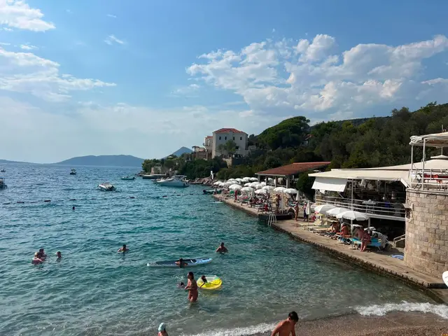 Srbi obožavaju plažu Mirište kod Herceg Novog, foto: RINA