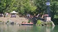 Skakali sa platforme visoke 11 metara u reku Lim: Sportski spektakl u Brodarevu, gastarbajteri obezbedili nagradni fond (FOTO)