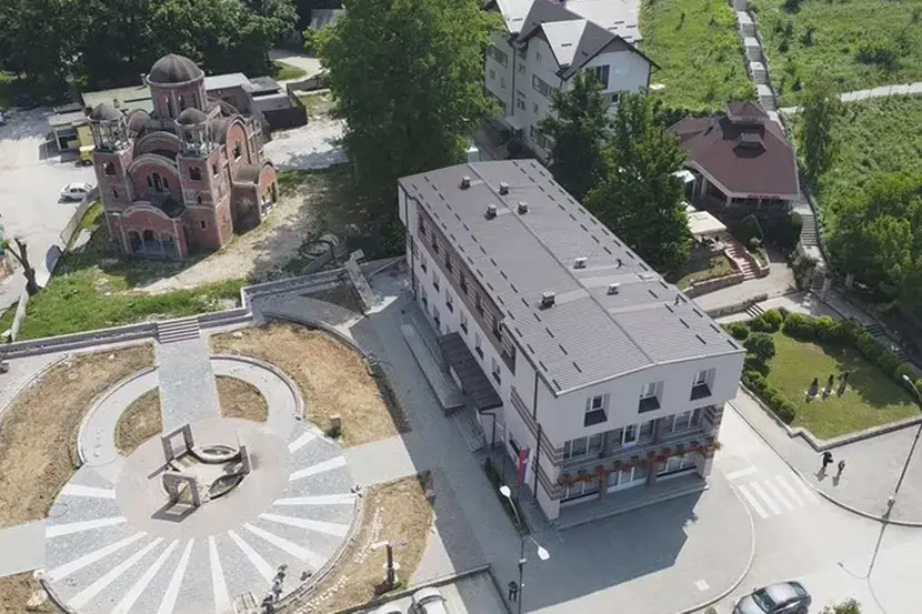 Zna se gde su najveće plate u Moravičkom okrugu: Opština Lučani sa prosečnom zaradom od preko 120.000 dinara ubedljiva na tronu