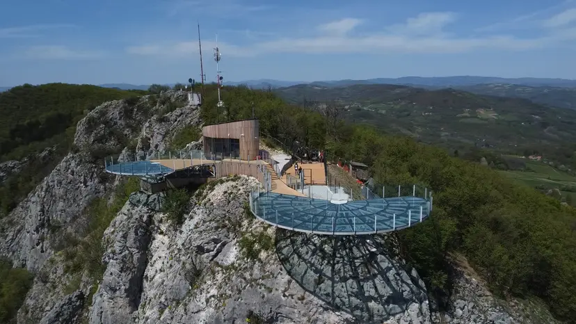 Konačno se zna dan: Jedinstveni stakleni vidikovac na vrhu Kablara otvara se u četvrtak - Srbija dobija neverovatnu turističku atrkaciju