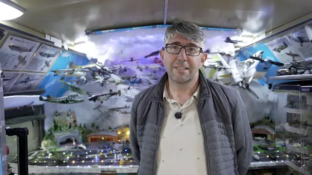 Samir duže od tri decenije skuplja makete aviona / foto: RINA