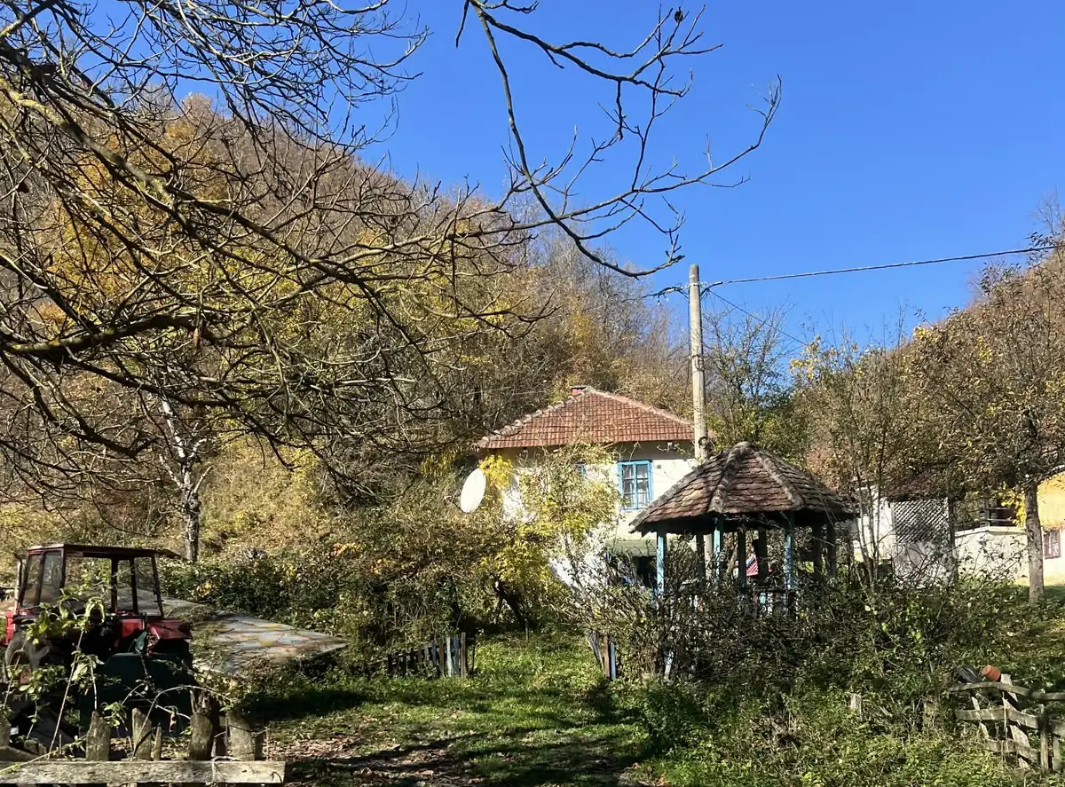 Ovo je jedno od najlepših sela u Srbiji: Dulene se ušuškalo u srcu Šumadije - jesen je ovde posebno živopisna (FOTO)