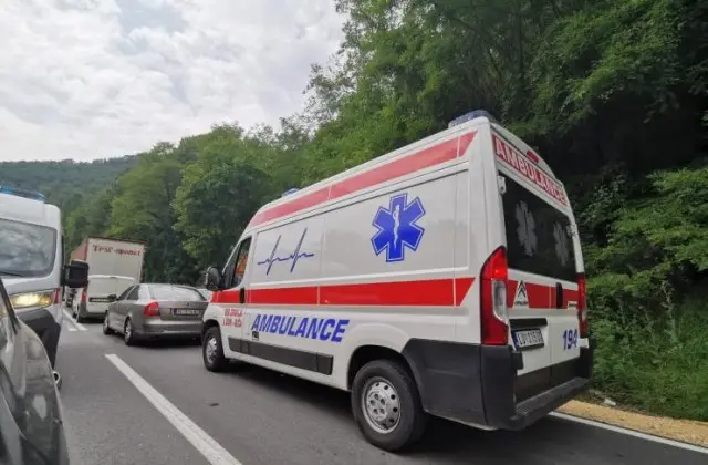 Teška nesreća kod Kolašina: U sudaru automobila i kamiona poginula jedna osoba