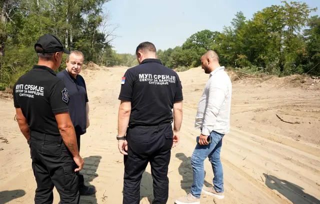 Požar u Deliblatskoj peščari i obilazak Ivice Dačića - Foto: Ministarstvo unutrašnjih poslova Srbije