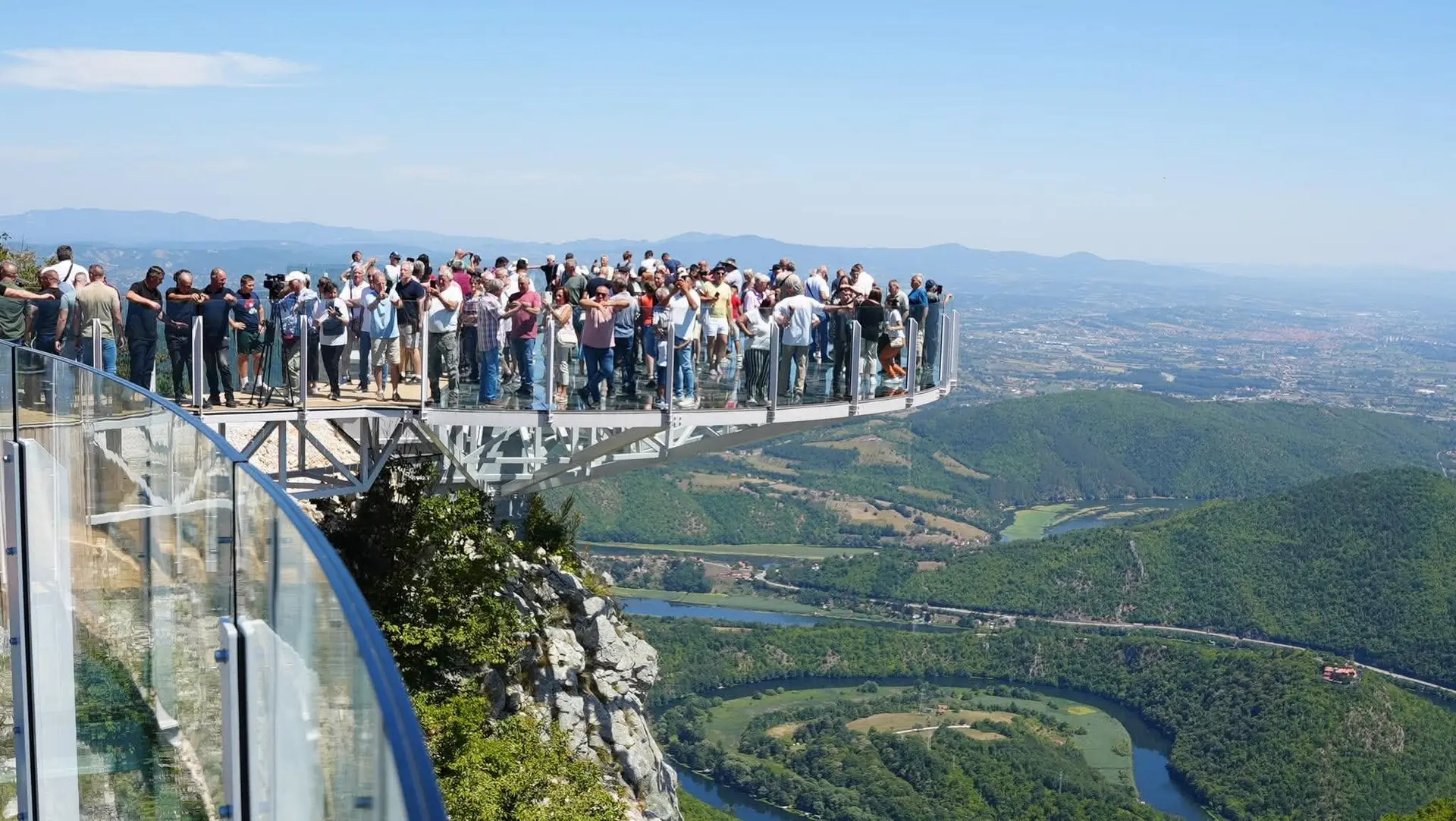 Prvi turisti stižu na Kablar Skywalk: Sedam dana ulaz besplatam, a posle se ova neverovatna atrakcija plaća - ovo je tačan cenovnik