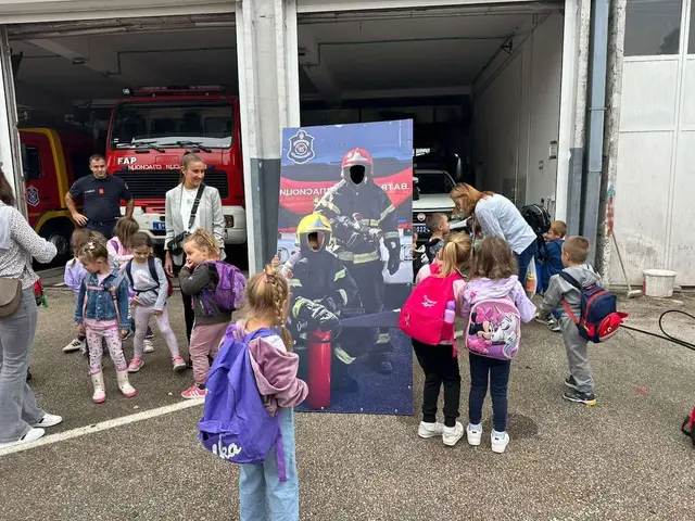 Mališani iz Čačka posetili Vagrogasni dom / foto: RINA