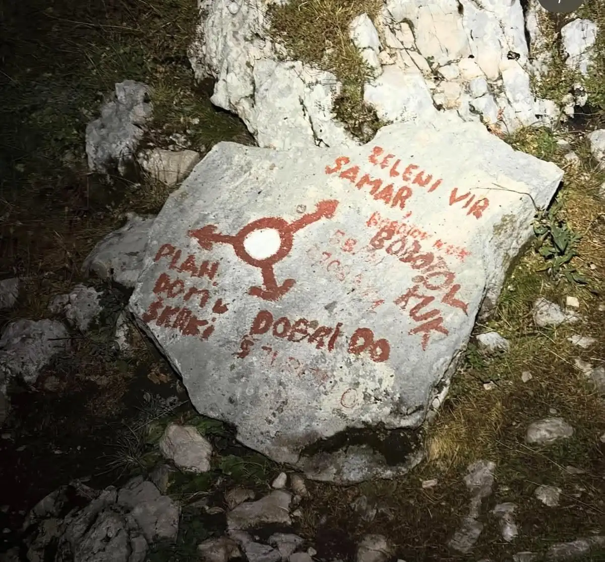 Nemica i Filipinac ostali zarobljeni  na Durmitoru: Sa nepristupačnog terena izvlačili ih vatrogasci-spasioci, akcija završena usred noći